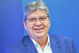 Sobrado sonhou com uma Escola Padrão e acordou com um puxadinho.